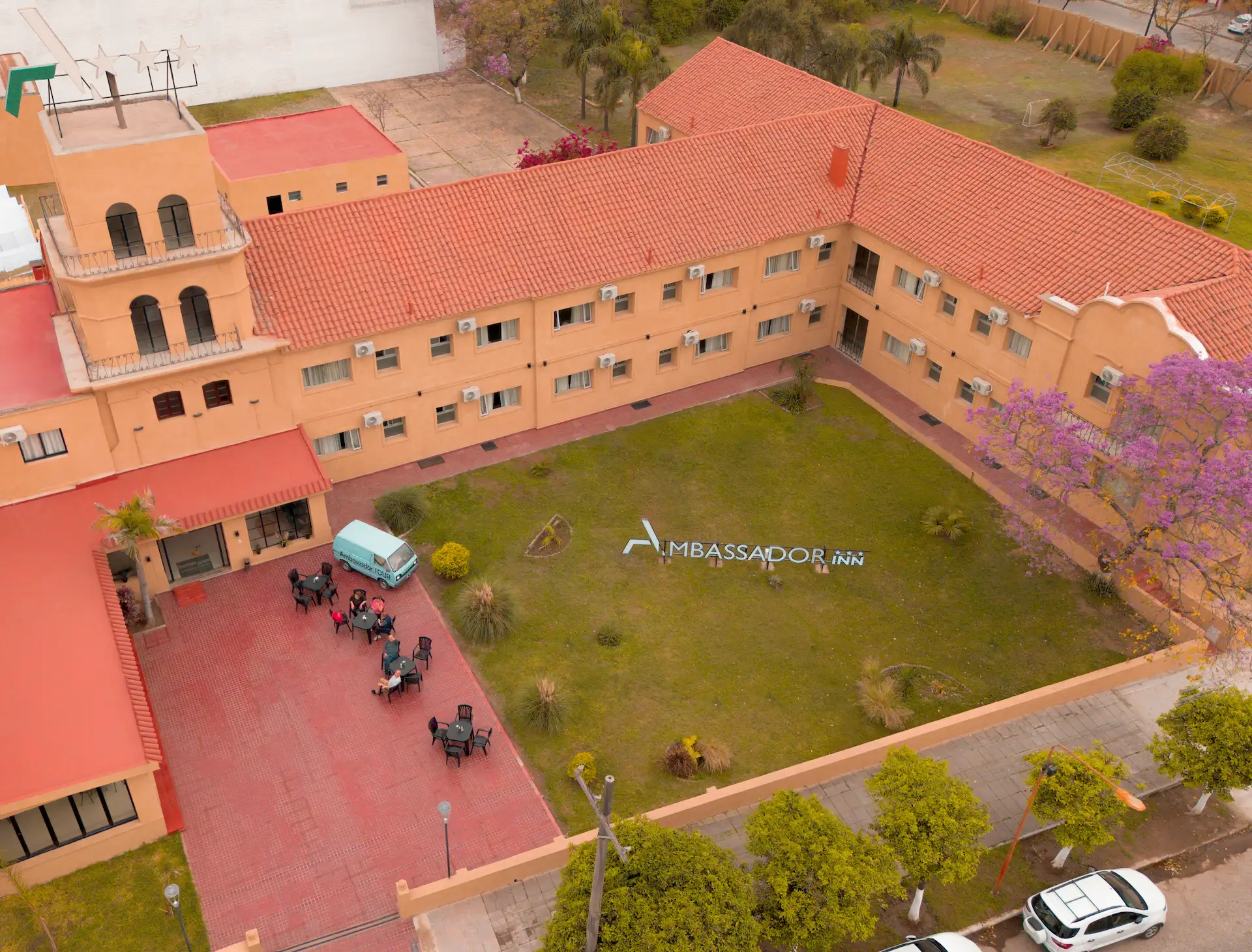 Hotel Ambassador Inn